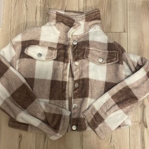 Plaid patterned cropped flannel jacket.
